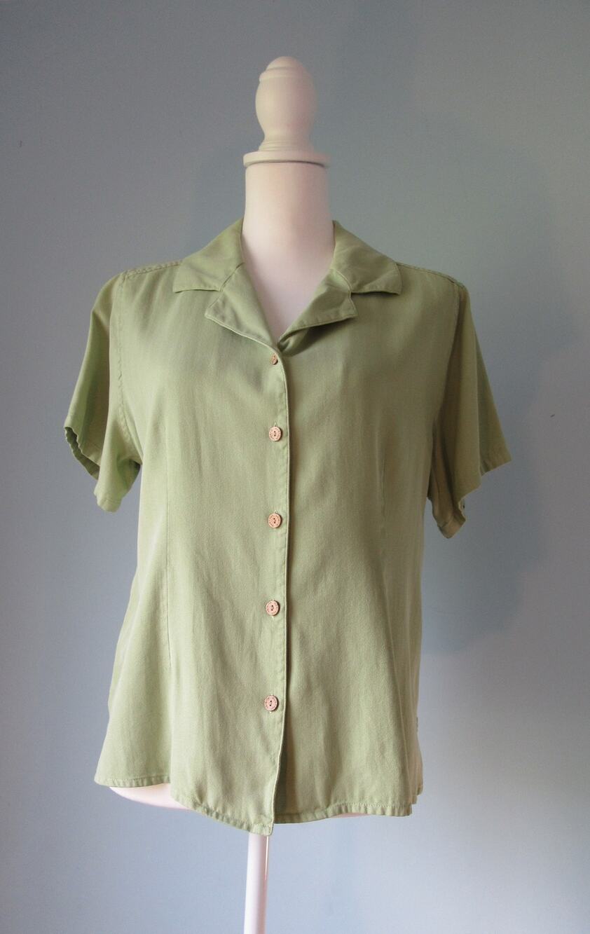 100% Silk Short Sleeve Button Up Green Shirt Women's Large